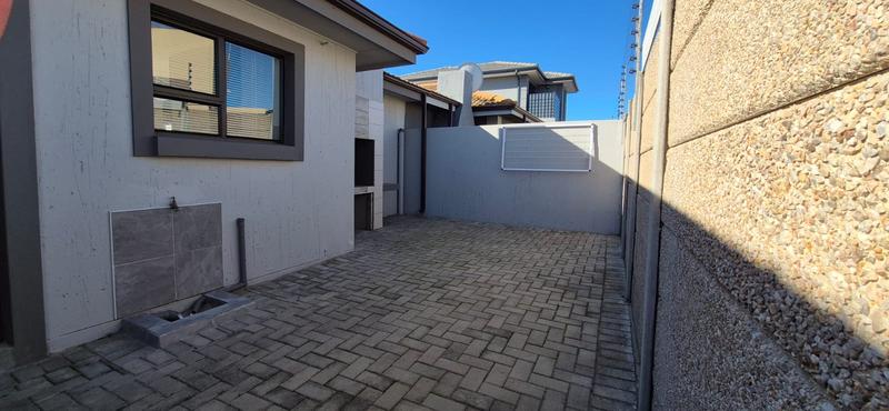 To Let 2 Bedroom Property for Rent in Dana Bay Western Cape